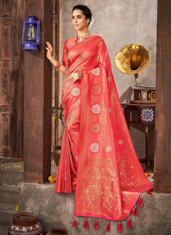 Grab These Festive Wear Saree in Fine Colored.These Saree is Fabricated On Brocade Pair With Brocade Blouse.Its Beautified With Heavy Wevon Designer With Heavy Stone Work.