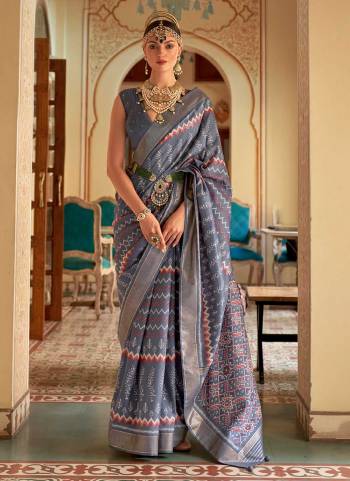 Grab These Festive Wear Saree in Fine Colored.These Saree is Fabricated On Patola Silk Pair With Silk Blouse.Its Beautified With Wevon Border With Patola Printed.