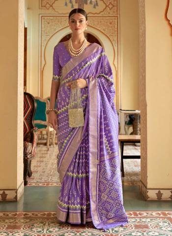 Grab These Festive Wear Saree in Fine Colored.These Saree is Fabricated On Patola Silk Pair With Silk Blouse.Its Beautified With Wevon Border With Patola Printed.