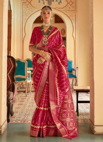 Grab These Festive Wear Saree in Fine Colored.These Saree is Fabricated On Patola Silk Pair With Silk Blouse.Its Beautified With Wevon Border With Patola Printed.