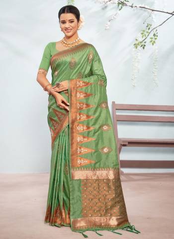 Grab These Festive Wear Saree in Fine Colored.These Saree And Blouse is Fabricated On Silk.Its Beautified With Weavon Designer Work.