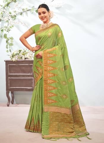 Grab These Festive Wear Saree in Fine Colored.These Saree And Blouse is Fabricated On Silk.Its Beautified With Weavon Designer Work.