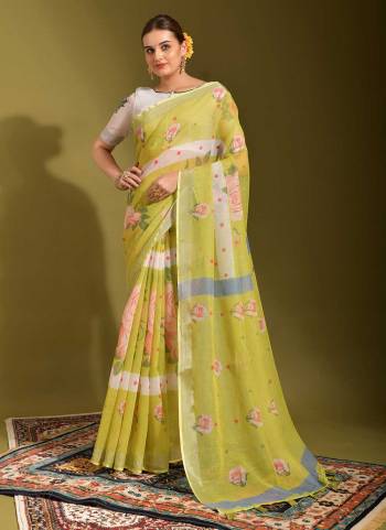 Attrective Look These Saree in Fine White Colored.These Saree And Blouse is Fabricated On Linen.Its Beautified With Designer Printed.