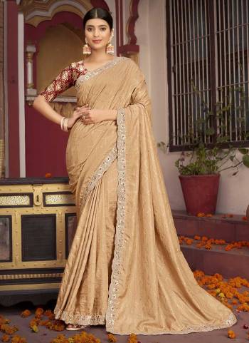 Grab These Festive Wear Saree in Fine Light Colored.These Saree And Blouse is Fabricated On Dola Silk.Its Beautified With Designer Foil Printed,Gota Patti With Diamond Border,Patola Printed Blouse.