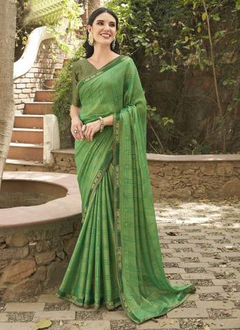 Grab These Party Wear Saree in Fine Colored.These Saree Are Chinon And Blouse is Fabricated On Brocade.Its Beautified With Designer Braso Printed,With Brocade Blouse.