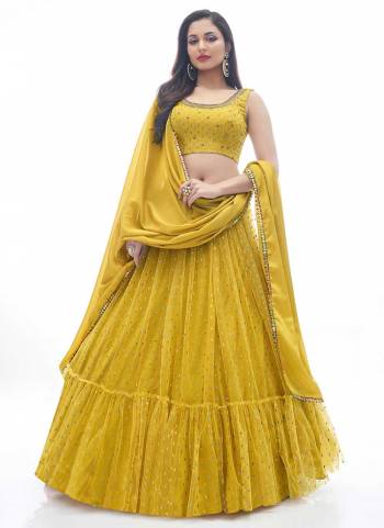 For A Designer Look,Grab These Lehenga Choli in Fine Colored.These Lehenga Are Soft Net And Blouse Are Fabricated On Art Silk Pair With Chinon Dupatta.Its Beautified With Thread Embroidery,Hand Work With Rubber Printed.