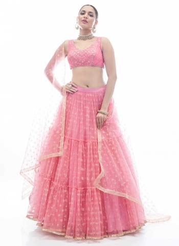 For A Designer Look,Grab These Lehenga Choli in Fine Colored.These Lehenga Are Soft Net And Blouse Are Fabricated On Art Silk Pair With Soft Net Dupatta.Its Beautified With Thread Embroidery,Hand Work With Rubber Printed.