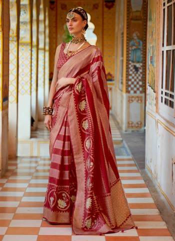 Grab These Festive Wear Saree in Fine Colored.These Saree And Blouse is Fabricated On Smooth Silk Pair.Its Beautified With Weavon Designer Work With Foil Printed.