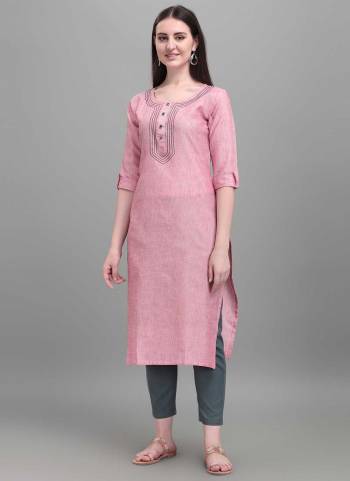 Grab These Beautiful Looking Readymade Kurti.These Kurti is Fabricated On Khadi Cotton.Its Beautified With Designer .