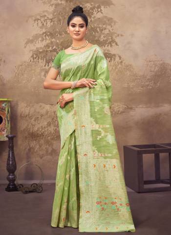 Look These Saree in Fine Colored.These Saree And Blouse is Fabricated On Cotton Silk Pair.Its Beautified With Weavon Designer Work.