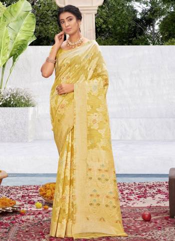 Look These Saree in Fine Colored.These Saree And Blouse is Fabricated On Cotton Silk Pair.Its Beautified With Weavon Multy Designer Work.