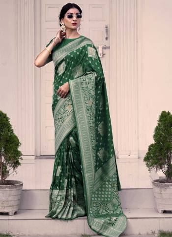 Grab These Saree in Fine Colored Pair With Blouse.These Saree and Blouse Are Fabricated On Dola Silk.Its Beautified With Heavy Wevon Designer Work .