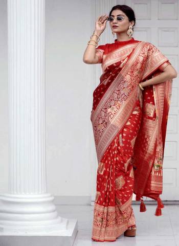 Grab These Saree in Fine Colored Pair With Blouse.These Saree and Blouse Are Fabricated On Dola Silk.Its Beautified With Heavy Wevon Designer Work .