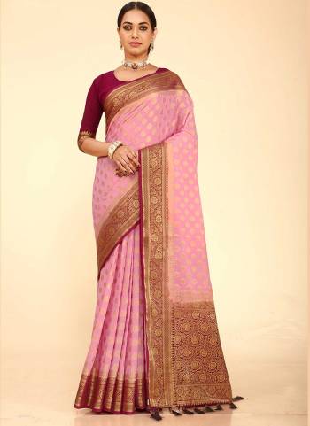 Look These Saree in Fine Colored Pair With Blouse.These Saree and Blouse Are Fabricated On Georgette Silk.Its Beautified With Heavy Wevon Designer Work .