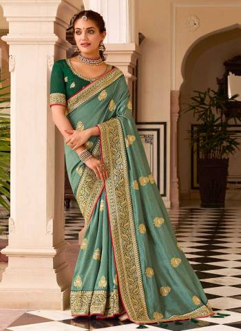 Grab These Festive Wear Saree in Fine Colored.These Saree Are Vichitra Silk And Blouse is Fabricated On Phantom Silk.Its Beautified With Designer Jari Embroidery Work.