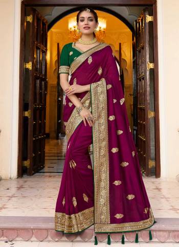 Grab These Festive Wear Saree in Fine Colored.These Saree Are Vichitra Silk And Blouse is Fabricated On Phantom Silk.Its Beautified With Designer Jari Embroidery Work.