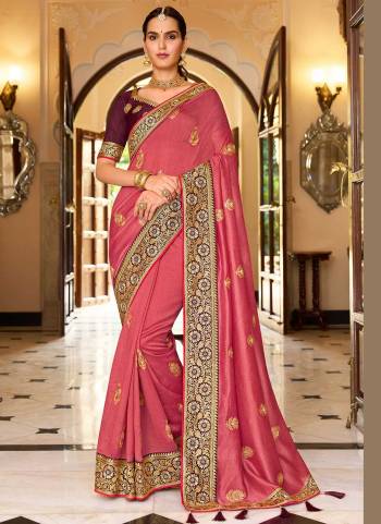 Grab These Festive Wear Saree in Fine Colored.These Saree Are Vichitra Silk And Blouse is Fabricated On Phantom Silk.Its Beautified With Designer Jari Embroidery Work.