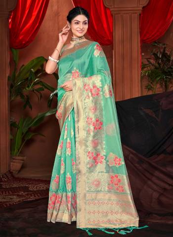 Grab These Festive Wear Saree in Fine Light Colored.These Saree And Blouse is Fabricated On Silk.Its Beautified With Weavon Designer Work.