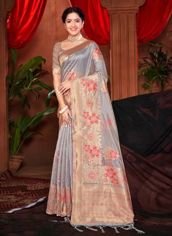 Grab These Festive Wear Saree in Fine Light Colored.These Saree And Blouse is Fabricated On Silk.Its Beautified With Weavon Designer Work.