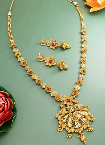 Grab These Beautifil Colored Necklace.These Necklace is Come Copper Material And Beautified With Floral Temple Work.