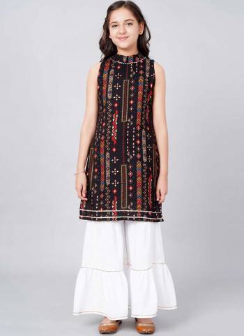 Grab These Beautiful Looking Readymade Kidswear  Kurti With Sharara.These Kurti is Fabricated On Rayon.Its Beautified With Designer Printed.