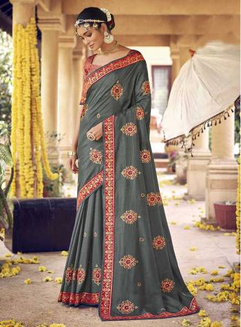 Grab These Party Wear Saree in Fine Colored.These Saree Are Dola Silk And Blouse is Fabricated On Banarasi.Its Beautified With Designer Embroidery,Stone Work.