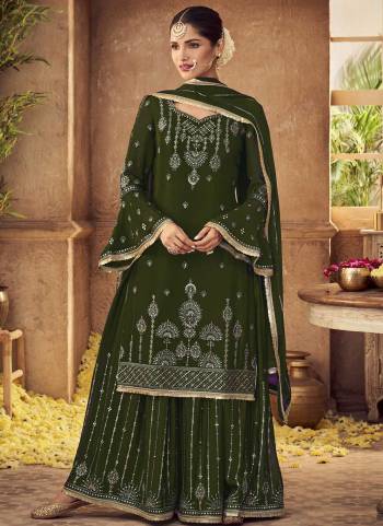 Attrective These Designer Suit in Fine Colored Pair With Bottom And Dupatta.These Top Bottom And Dupatta Are Fabricated On Faux Georgette Pair.Its Beautified With Santoon Inner.Its Beautified With Heavy Designer Embroidery Work.