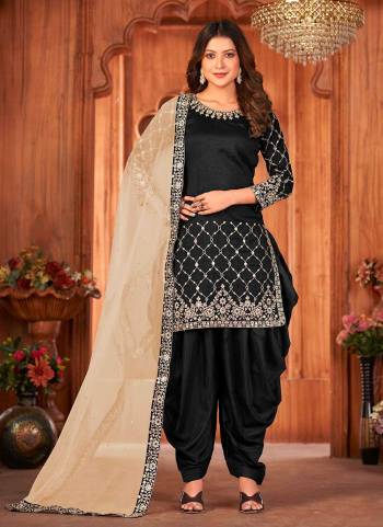 Grab These Designer Patiyala Suit in Fine Colored Pair With Bottom And Dupatta.These Top Are Art Silk And Dupatta Are Fabricated On Net Pair With Santoon Bottom.Its Beautified With Santoon Inner.Its Beautified With Heavy Designer Thread,Mirror Embroidery Work.