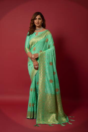 Grab These Festive Wear Saree in Fine Light Colored.These Saree And Blouse is Fabricated On Silk.Its Beautified With Weavon Designer Work.