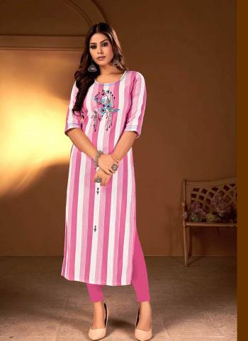 Grab These Beautiful Looking Readymade Long Kurti.These Kurti is Fabricated On Cotton.Its Beautified With Weaving Lining Designer With Hand Embroidery Work.