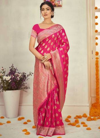 Grab These Festive Wear Saree in Fine Colored.These Saree And Blouse is Fabricated On Silk.Its Beautified With Weavon Designer Work.