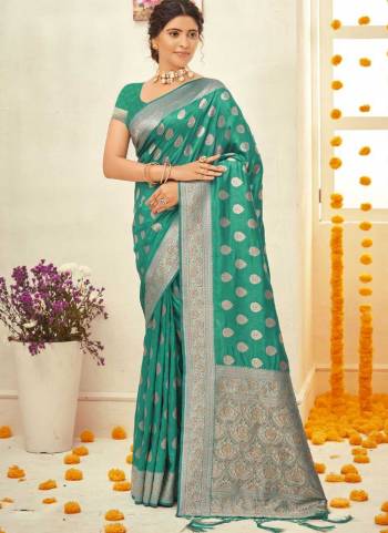 Grab These Festive Wear Saree in Fine Colored.These Saree And Blouse is Fabricated On Silk.Its Beautified With Weavon Designer Work.