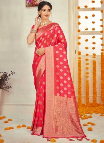 Grab These Festive Wear Saree in Fine Colored.These Saree And Blouse is Fabricated On Silk.Its Beautified With Weavon Designer Work.