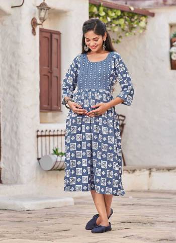 Grab These Beautiful Looking Comfort Feeding And During Maternity Period Readymade Kurti.These Kurti is Fabricated On Capsule Cotton.Its Beautified With Designer Printed.