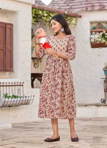 Grab These Beautiful Looking Comfort Feeding And During Maternity Period Readymade Kurti.These Kurti is Fabricated On Capsule Cotton.Its Beautified With Designer Printed.