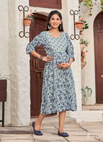 Grab These Beautiful Looking Comfort Feeding And During Maternity Period Readymade Kurti.These Kurti is Fabricated On Capsule Cotton.Its Beautified With Designer Printed.