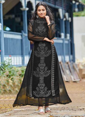 Grab These Beautiful Looking Readymade Long Gown.These Gown is Fabricated On Faux Georgette.Its Beautified With Designer Swarovski Work.