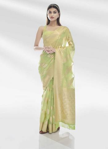 Looking These Festive Wear Saree in Fine Colored.These Saree And Blouse is Fabricated On Organza.Its Beautified With Weavon Designer Work.