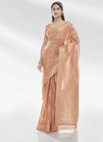 Looking These Festive Wear Saree in Fine Colored.These Saree And Blouse is Fabricated On Organza.Its Beautified With Weavon Designer Work.