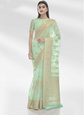 Looking These Festive Wear Saree in Fine Colored.These Saree And Blouse is Fabricated On Organza.Its Beautified With Weavon Designer Work.