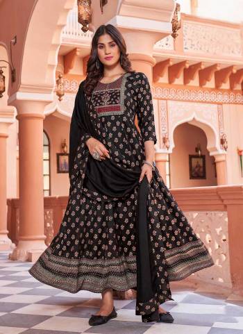 Grab These Beautiful Looking Readymade Long Kurti With Dupatta.These Gown is Fabricated On Rayon Kurti And Dupatta.Its Beautified With Designer Printed With Embroidery Work.