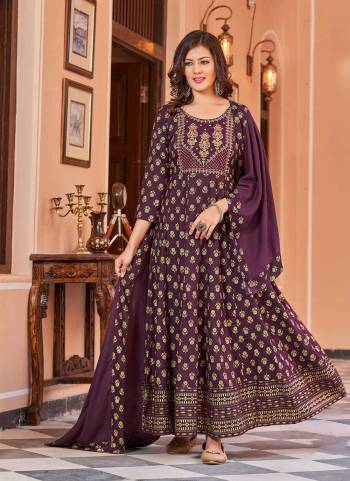 Grab These Beautiful Looking Readymade Long Kurti With Dupatta.These Gown is Fabricated On Rayon Kurti And Dupatta.Its Beautified With Designer Printed With Embroidery Work.