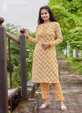 Grab These Beautiful Looking Readymade  Kurti With Pent.These Gown is Fabricated On Capsule Cotton Kurti And Pent.Its Beautified With Designer Printed.