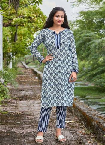 Grab These Beautiful Looking Readymade  Kurti With Pent.These Gown is Fabricated On Capsule Cotton Kurti And Pent.Its Beautified With Designer Printed.