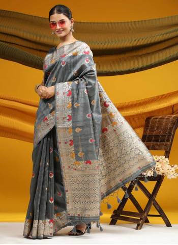 Garb These Festive Wear Saree in Fine Colored.These Saree And Blouse is Fabricated On Tussar Silk.Its Beautified With Weavon Ikkat And Meena Designer.