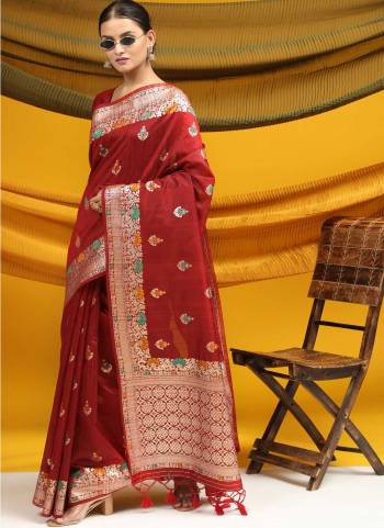 Garb These Festive Wear Saree in Fine Colored.These Saree And Blouse is Fabricated On Tussar Silk.Its Beautified With Weavon Ikkat And Meena Designer.