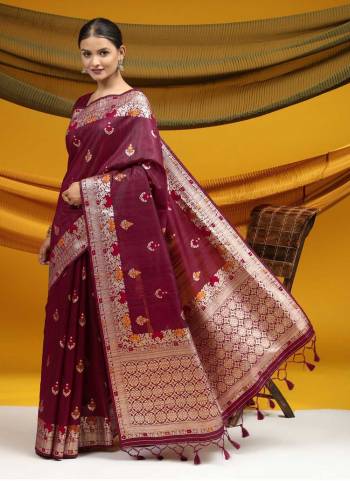 Garb These Festive Wear Saree in Fine Colored.These Saree And Blouse is Fabricated On Tussar Silk.Its Beautified With Weavon Ikkat And Meena Designer.