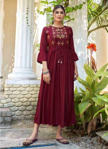 Grab These Beautiful Looking Readymade Long Kurti.These Long Kurti is Fabricated On Rayon Lurex.Its Beautified With Designer Embroidery Work.