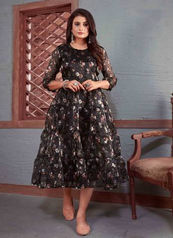 Attrective Looking These Beautiful Looking Readymade Long Kurti.These Long Kurti is Fabricated On Organza.Its Beautified With Designer Floral Printed.