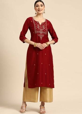 Grab These Readymade Kurta in Fine Colored Pair.These Kurta Are Fabricated On Chinon Pair.Its Beautified With Designer Thread Embroidery Work.